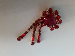 Retro beautiful condition gold-plated red brooch set with cut stones