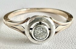 Button foglalatú briliáns drágaköves arany gyűrű