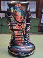 Szecessziós fújt üveg váza, eozinos, irizáló, 20 cm magas