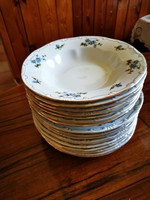 16 db Zsolnay tollazott porcelán kék baracvirág mintás mély és lapos tányér