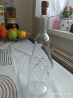 Szőlőfürtös díszüveg eladó! 2 dl-es.Fújt üvegbe, aprólékosan készült szőlőfürt