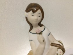 Porcelán figura--hölgy