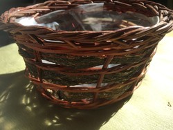 Flower basket made of sea grass