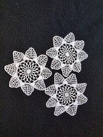 3 18 cm crochet tablecloths