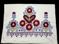 Decorative cushion cover embroidered with a Buzsáki pattern in good condition, cushion cover 50 x 39 cm