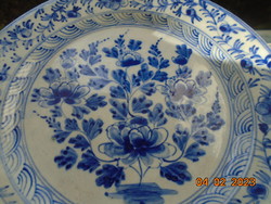 Antik máz alatt  kobaltkékkel kézzel festett Ming virágmintás kínai tányér