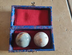 Ásvány, ónix márvány csikung, Chi Kung kínai golyó dobozában