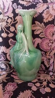 Zsolnay eozin alapmázas porcelán ülő nő váza