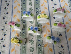 8 db porcelán rózsás szalvétagyűrű