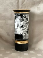 Hollóháza porcelán henger alakú váza, Szász Endre dekorral, aranyozott díszítéssel, 20 cm magas