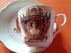 II. Erzsébet brit királynő megkoronázásának emlékére kiadott teás csésze