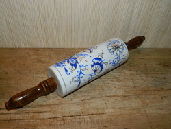 Stretcher with porcelain insert