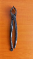 Antique wrought iron pliers (blacksmith), length: 22 cm, head diameter: 3 cm, thickness: 1 cm, weight: 272 gr.