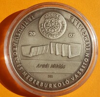 Aradi Miklós : bronz plakett : Terméknagydíj Beton Kft.