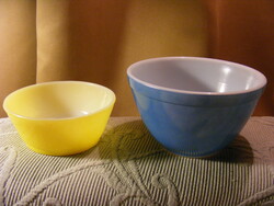 2 retro glass fireproof bowls anchor hocking fire king and pyrex made in usa 70s