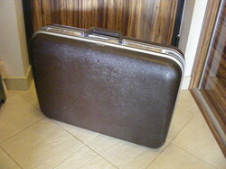 DelSey keményfalú, műanyag bőrönd, koffer