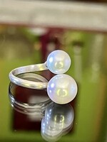 Csodás ezüst gyűrű, gyöngyökkel ékesítve