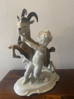Kecske kisfiúval porcelán szobor
