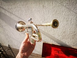 Antique wind instrument, beautiful working trumpet, a video was also made about it. Lignatone, a lion