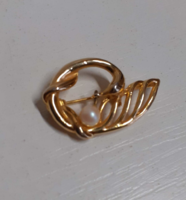 A gold-plated brooch in good condition, studded with white tekla pearls