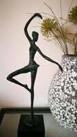 Kecses táncos- 37 cm patinás bronz szobor