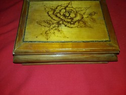 Antik fa rózsamintás intarziás szecesssziós piperetartó doboz belül tükörrel a képek szerint