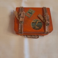 Retro balatoni emlék ( fából készült bőrönd formájú tartóban Balaton környéki fotók)