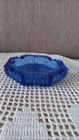 Vintage kék vastag üveg, szögletes hamutartó vésett mintával, 2 X 11 cm.