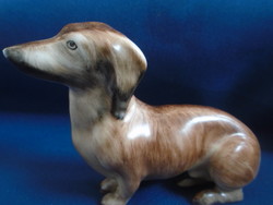 Régi nagyobb méretű  porcelán tacsi tacskó kutya 12.5 cm élőben sokkal sötéteb a szőrzete