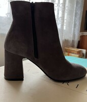 Lazzarini gray suede leather short boots 36