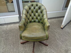 Chesterfield swivel chair
