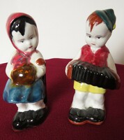 Kerámia figura párban: kisfiú-kislány harmonikával retro, kézzel festett, jelzett
