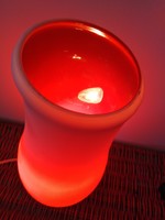 Bauhaus - hutás jellegű, asztali üveg lámpa / piros