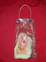 Retro trafikáru magyar műanyag DMSZ baba pólyában 15 cm bontatlan játék a képek szerint