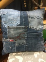 Decorative cushion cover, made of denim material, with 5 usable pockets. Recycled product from old jeans 3.