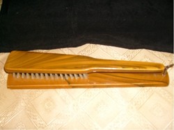 Can be attached to a 32 cm wall with an old lacquered wooden clothes brush + holder