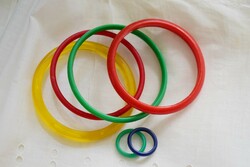 Régi karkötő , gyűrű retro bizsu 2,2 - 8 cm színes műanyag karika 6 db