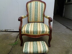 Antik fotel lábtartóval, restaurált