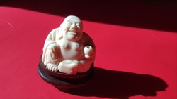 A solid Buddha statue made of ivory. Full core: 6cm, width: 5cm, weight 97 grams.