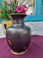 Hollóházi porcelán váza fekete és arany virágos
