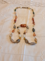 Mineral necklace made of grains of different sizes and shapes