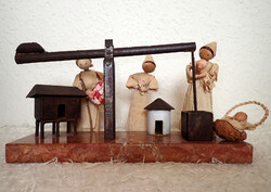 Retró vintage egyedi kovácsoltvas népi falusi életkép vas dísztárgy szobor dísz kukorica csuhé baba