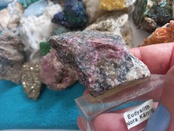 Rarity!!!! Raw eudialite mineral from Norway