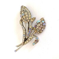 Vintage brooch, beautiful old pin, beautiful older pin, the brooch is from the 1970's 80's