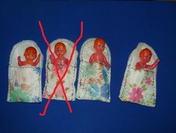 Szinte antik trafikáru bakelit pici babák vatelines pólyában darabra a képek szerint
