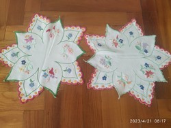 Embroidered star-shaped small table decoration, sold in running pairs!