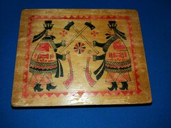 Old folk motif wooden box outlaws full of thread now sewing box 14 x 17 cm according to the pictures