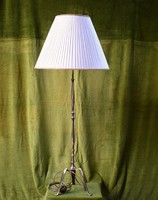 Állólámpa art-deco hangulatú bronz lámpa test , fehér rakott anyagú lámpaernyővel 134 x 56 cm