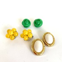 3 Pairs of old ear clips, vintage earrings, the jewelry is from the 1960s/70s clip on earrings