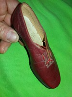 Régi cipőgyár reklám kirakati bőr kiscipő CARINE állapot a képek szerint